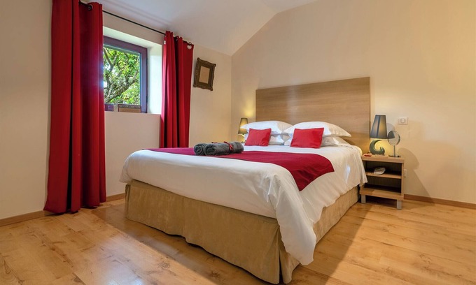 Ajat Apartment | Gîte “Amélie” – Softness and Light for 1 to 2 Adults