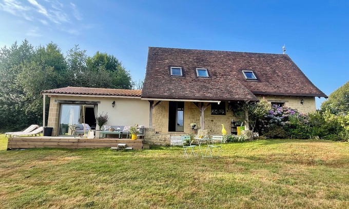 Saint-Sulpice-d'Excideuil House | Gite with swimming pool in an old farmhouse. Pets welcome!