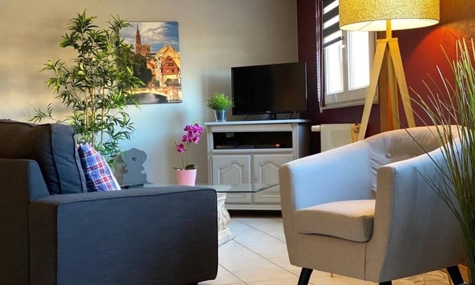 Eguisheim Apartment | Gite géranium located in Eguisheim with private parking, 10km from Colmar