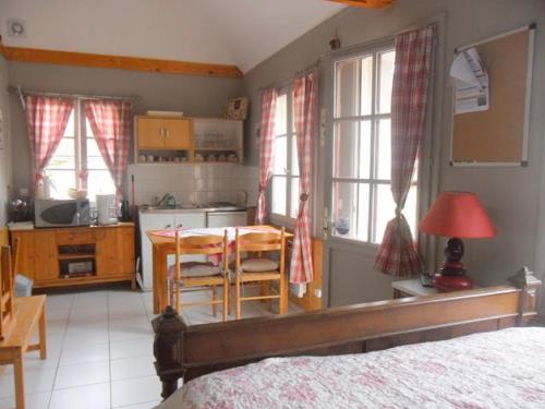 Saint-Pol-sur-Ternoise House | Gite Hôtel chambre d' hôtes et roulottes et du Ternois