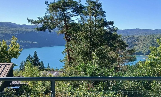 Maisod Apartment | Gîte in chalet View of Lac de Vouglans Jura