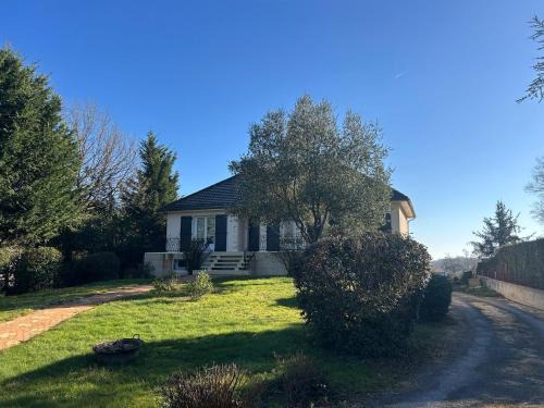 Fontaine-le-Comte House | Gîte Jumapi family house with swimming pool