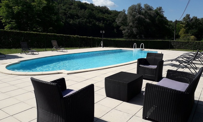 Saint-Amand-de-Coly Cottage | Gite LE PEYSSET between SARLAT and MONTIGNAC LASCAUX with private pool.