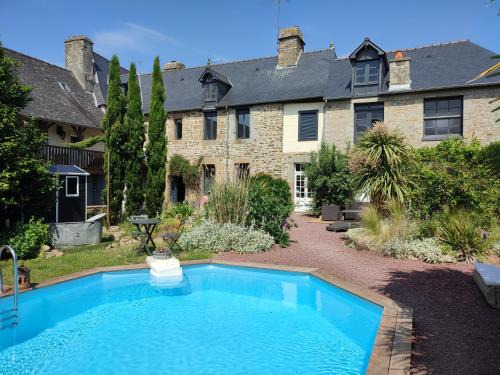Antrain House | Gite Lodge Le 1900