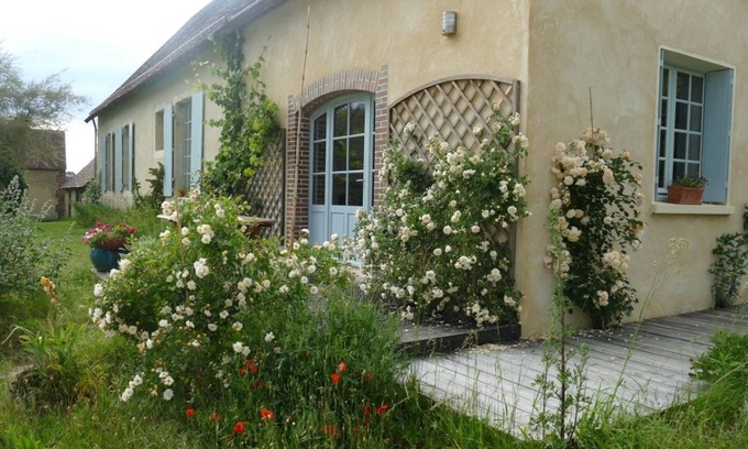 Montmirail Cottage | Gite Montmirail, 4 bedrooms, 8 persons