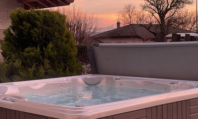 Genevois House | Gite with private spa
