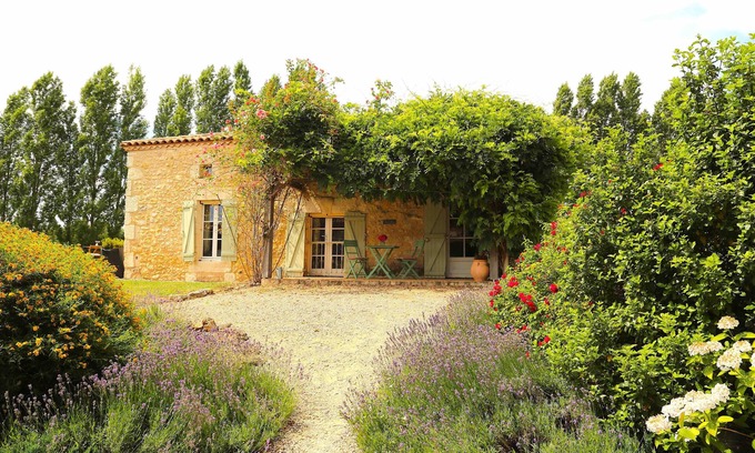Villamblard Cottage | Gites Boutique The Cottage Sleeps 2 (1 Bedroom)