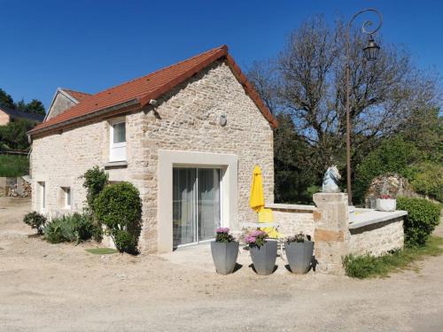 Mouilleron House | Gites les écuries Saserang