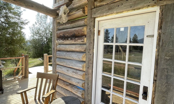 Columbia Falls Cabin | Glacier Park historic cabin couples/honeymoon/weddings/families HOT TUB VIEWS!