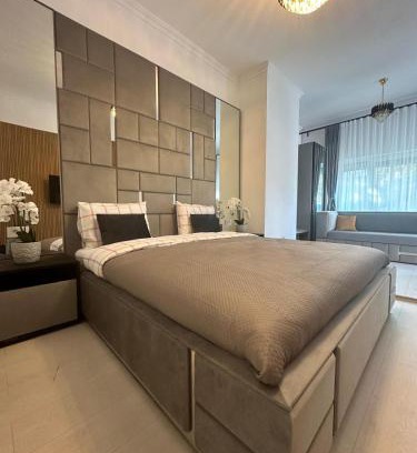 Braila Apartment | Glamorous Two