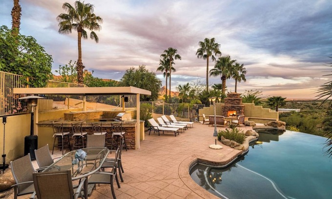Fountain Hills House | Glamorous Villa Overlooking Stunning Desert Views