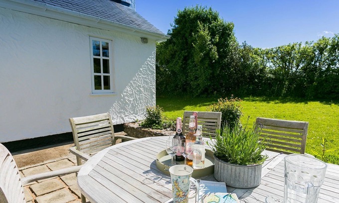 Rhydwyn Cottage | Glan Gors Felin - sleeps 8 guests in 4 bedrooms