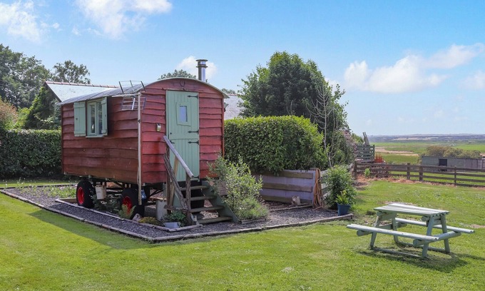 Caergeiliog Cottage | Glan Tywyn Shepherds Hut