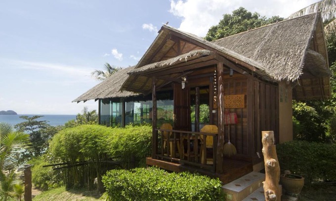 Haad Pleayleam House | Glass Cottage