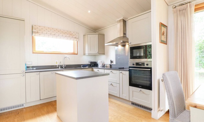 Barnsdale Cottage | GLASTON, pet friendly, with open fire in Exton, Rutland