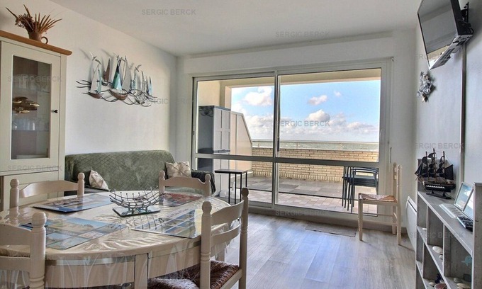 Berck-sur-Mer Apartment | GLB106 : Appt 4 pers, Ideally located with terrace facing the sea private parking