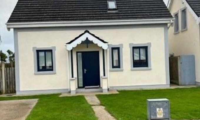 Rosslare House | Glendale Chestnut Grove Holiday Home, Glendale, Rosslare Strand, Co.Wexford - 3 Bed - Sleeps 6