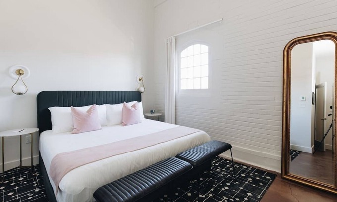 Tyler Park House | Glenmary Suite 204 at The Bellwether Hotel