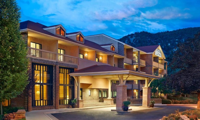 Glenwood Springs Resort | Glenwood Hot Springs Resort