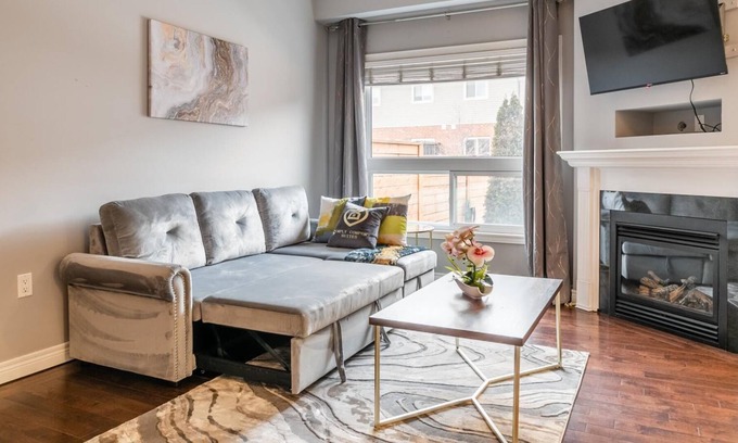 Stoney Creek House | GLOBALSTAY . Cheerful 3BR 2 living 2.5BA Townhome. HOT TUB. BBQ