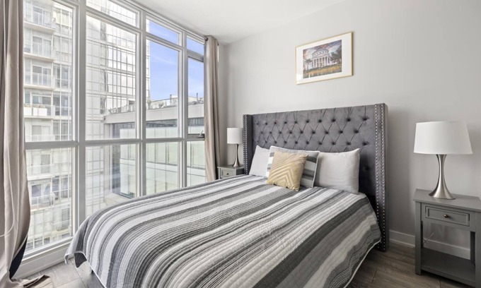 CityPlace Condo | GLOBALSTAY. High Floor in Downtown Toronto 1bd+den