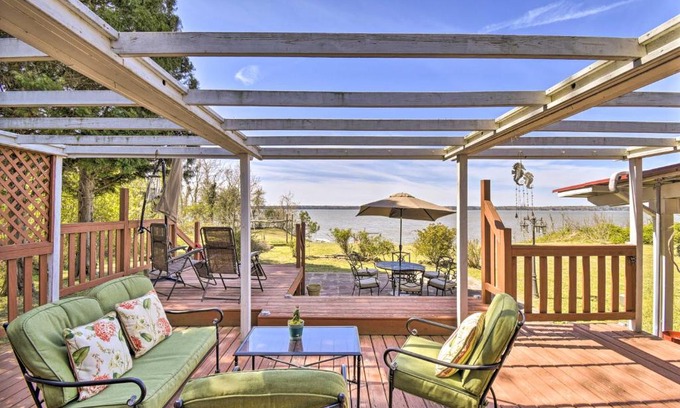 Bellamy House | Gloucester Retreat with Backyard Oasis and Pier!