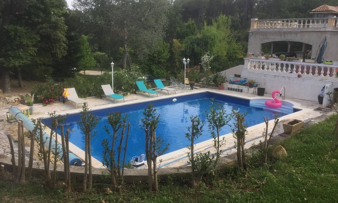 Peyrolles-en-Provence Apartment | Glykini Apartment