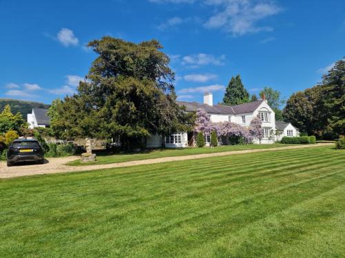 Henryd Bed & Breakfast | Glyn Isa Country House luxury self catering accommodation