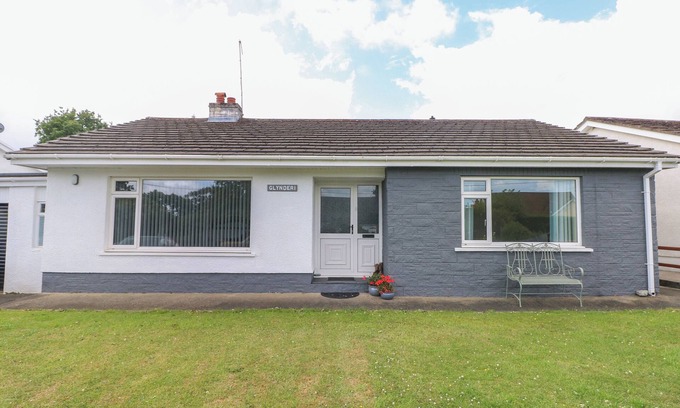 Cilgerran Cottage | GLYNDERI, pet friendly, character holiday cottage in Cilgerran