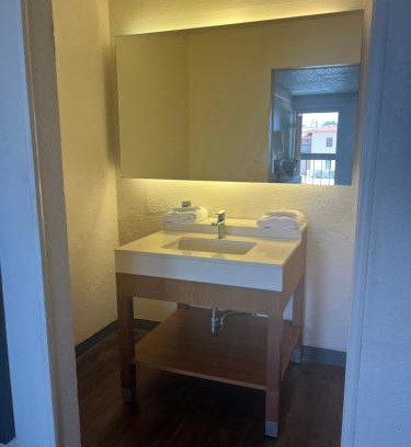 Harlandale Hotel | Go2 Inn & Suites By Relianse - San Antonio, TX