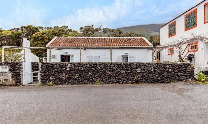 Sao Mateus House | Goat's Retreat