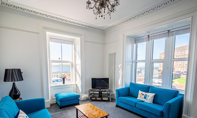 Largs Cottage | Gogo Vale Apartment - an apartment that sleeps 4 guests in 2 bedrooms