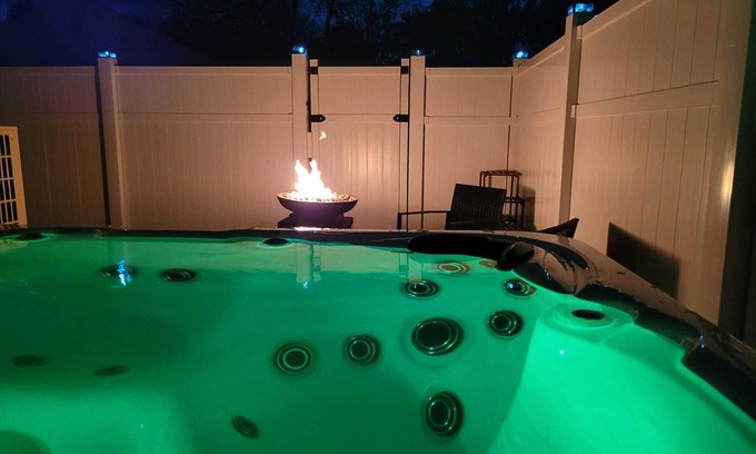 East Sandwich House | Gold Anchor Cottage - private hot tub getaway!