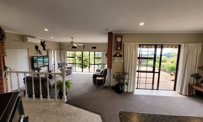 Motupipi House | Golden Bay Pool & Views; March & April availability 2023