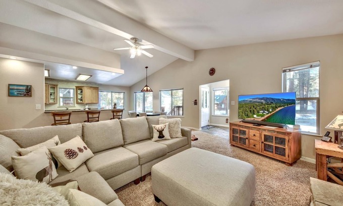 Montgomery Estates House | Golden Bear Pause- Hot tub, pets, big yard, hiker's paradise