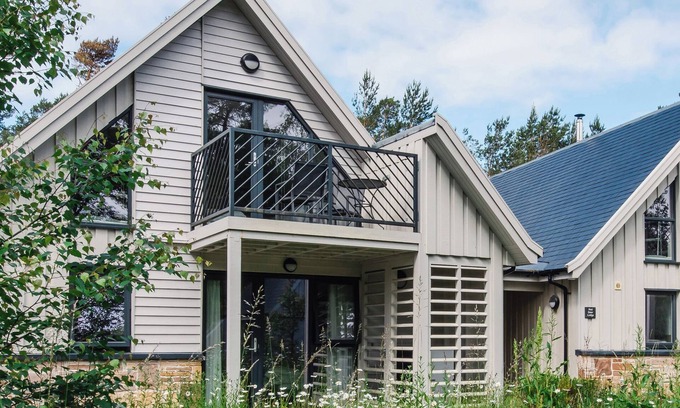 Alvie Cottage | GOLDEN EAGLE LODGE, pet friendly, luxury holiday cottage in Aviemore