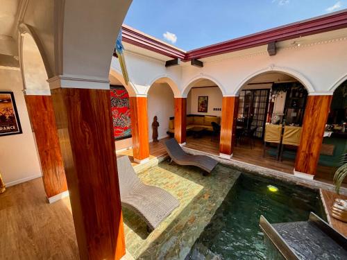 Angeles City House | Golden Gorilla Villa with private pool & jacuzzi