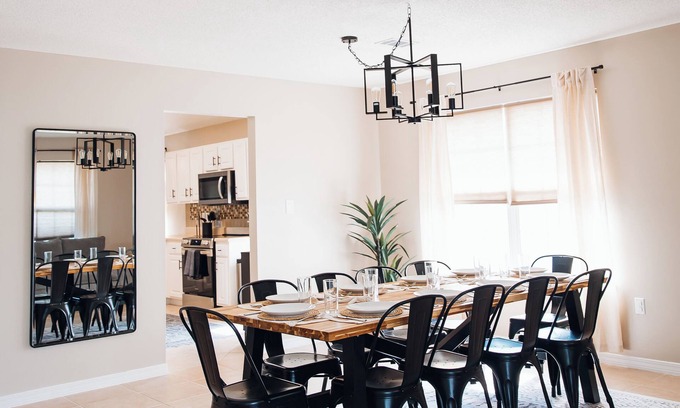 Crystal Beach House | Golden Hour Getaway-2 Minutes to Beach, Pool + Arcade, Sleeps 10, T-Swift Room