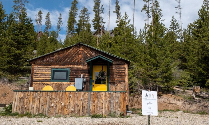 Grand Lake Cabin | Golden Lily at Wild Acre Cabins