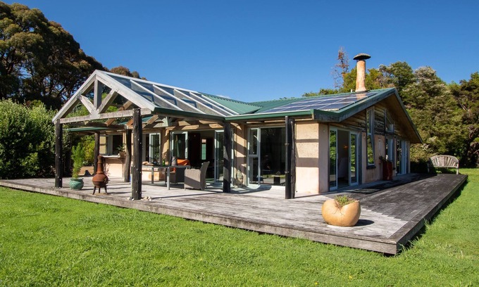 Rangihaeata House | Golden Paradise - Rangihaeata Holiday Home
