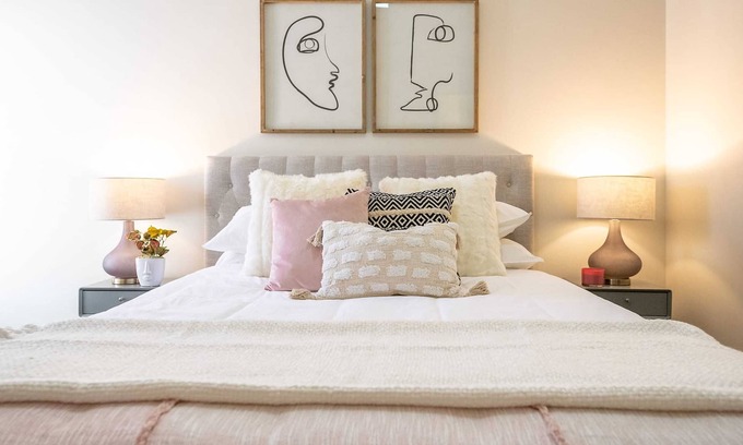 Golden Square House | Golden Place Business Stay Couples Getaway