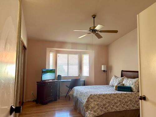 Hemet House | Golden Saddle Suite with TV and private bathroom