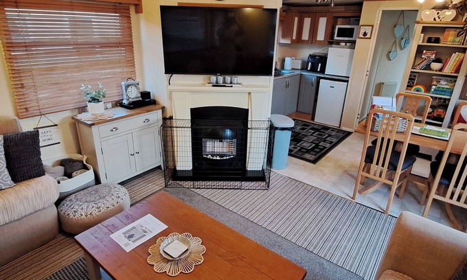 Kinmel Bay Cabin | Golden Sands Towyn Seaside Caravan - Sleeps 6