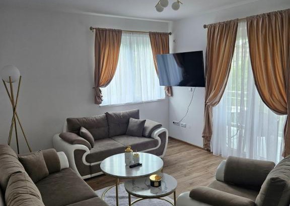 Cazin Apartment | Golden Sky