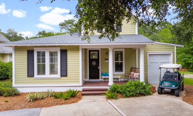 Laurel Grove House | Golf Cart ~ Lakefront ~ Private Porch ~ Family Friendly Neighborhood