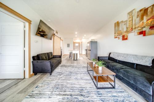 Erie Apartment | Golf Course View Centrally Located Condo in Erie