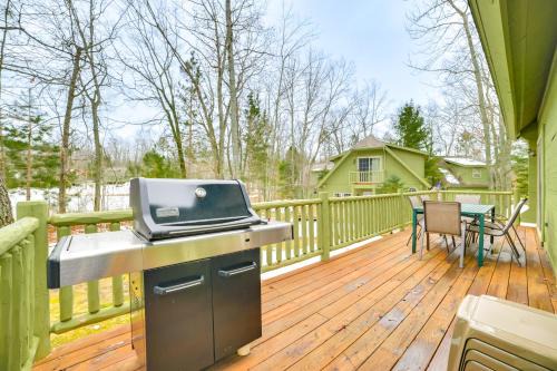 Lewiston House | Golf, Hike and Soak in Pond Views Lewiston Escape!