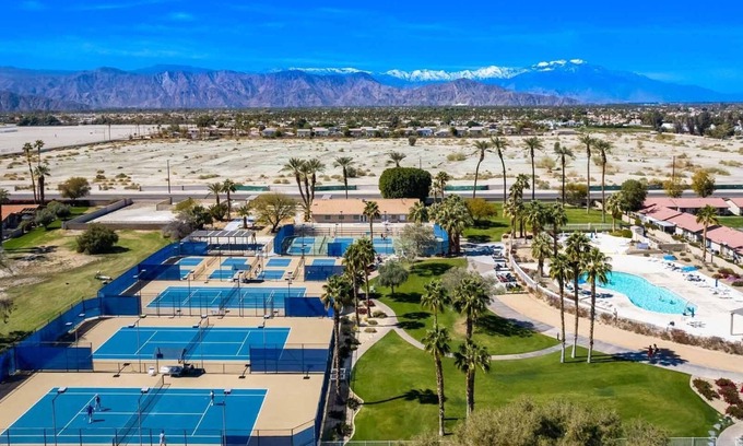 Indio House | Golf Lover’s Dream - Modern Home on the Green