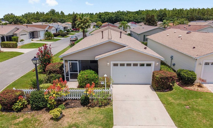 Fruitland Park House | Golf, Music, FunnCharming 2-bedroom house in lovely The Villages with WiFi, AC.
