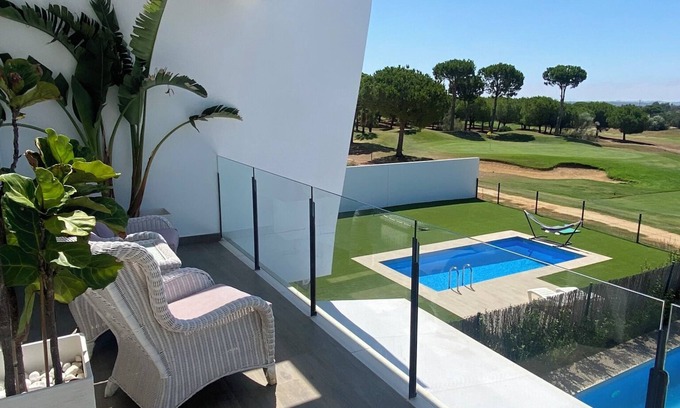 Puerto Real Ski Chalet | Golf & Views